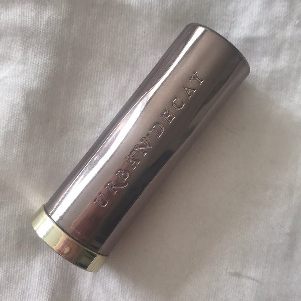 Urban Decay Comfort Matte Lipstick in Carnal.